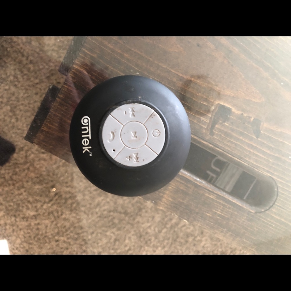 Bluetooth and waterproof speaker